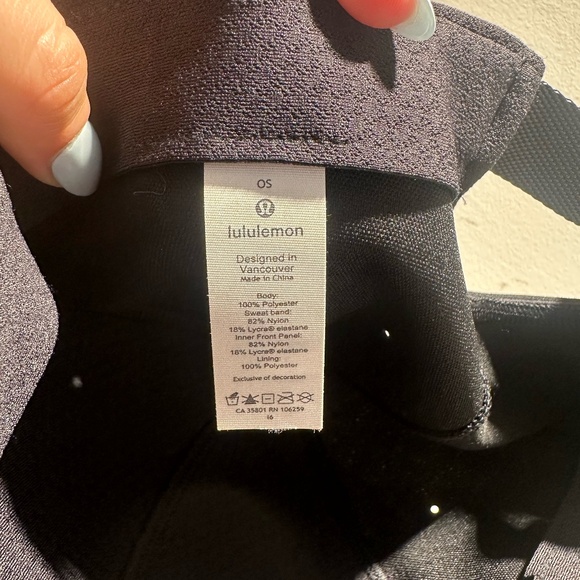 Lululemon Hat in Black - Picture 5 of 6